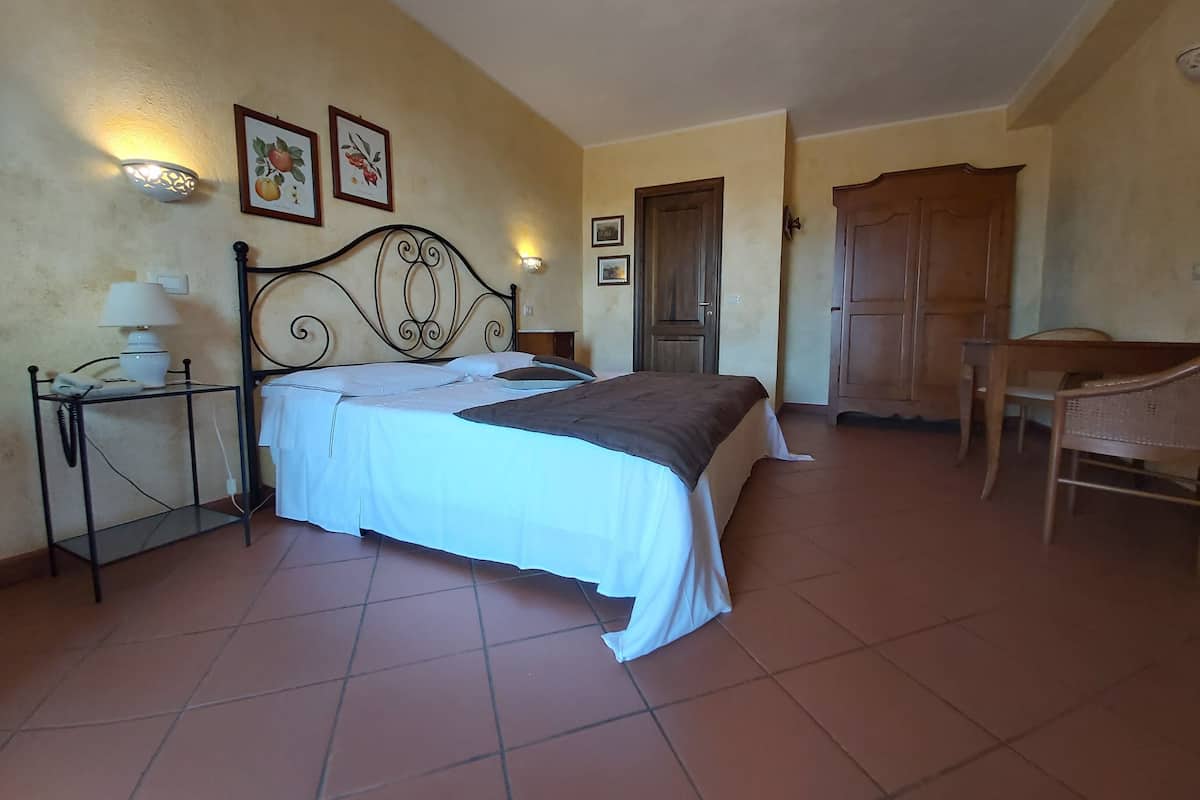 Superior Double Room, Balcony | 1 bedroom, desk, cribs/infant beds, free WiFi