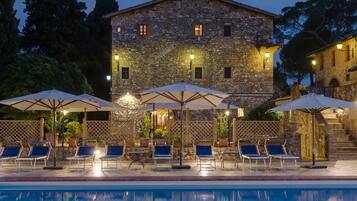 Outdoor pool, sun loungers