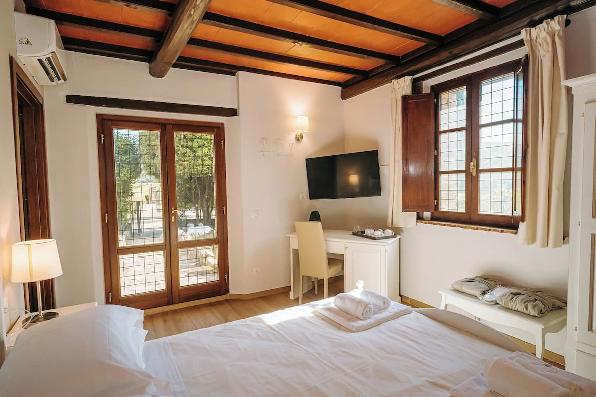 Superior Room, 1 Queen Bed | 1 bedroom, down comforters, blackout drapes, iron/ironing board