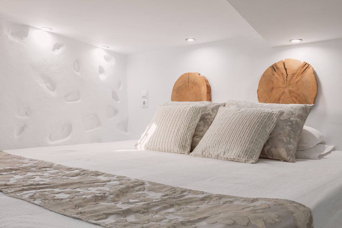Economy Room - Basement