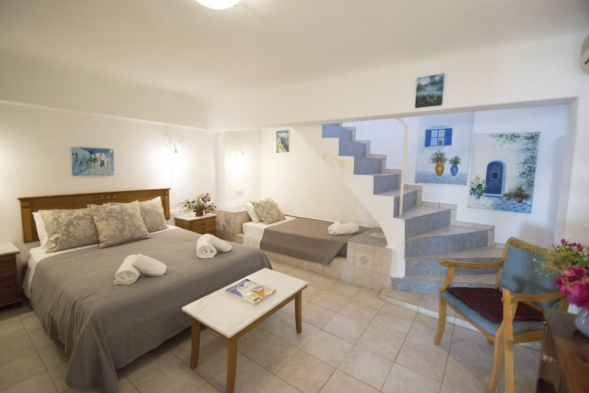 Grand Studio with Terrace and Partial Sea View
