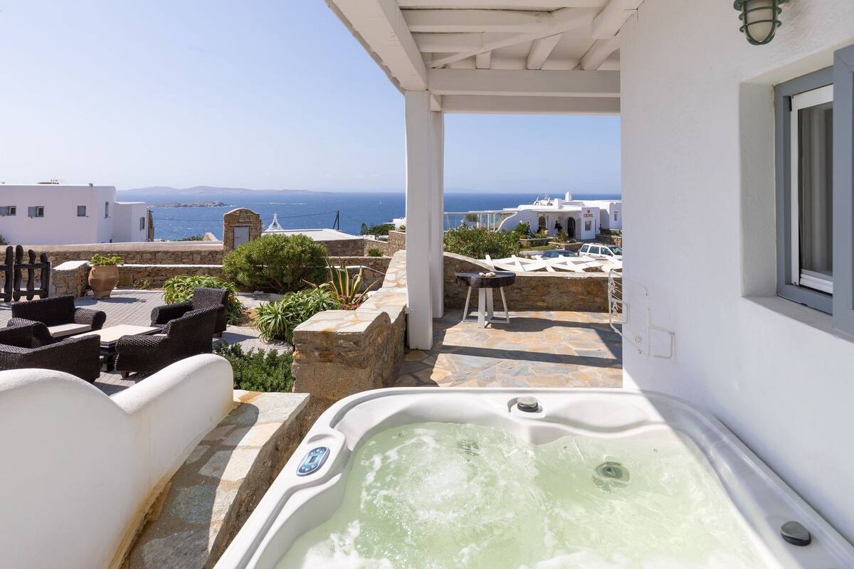 Superior Suite with Outdoor Hot Tub and Panoramic Sea View | 객실 내 금고, 무료 WiFi, 침대 시트