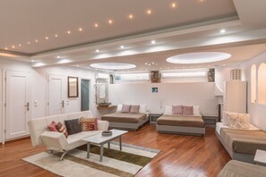 Superior Open Plan Apartment - Basement | 客房内保险箱、免费 WiFi、床单