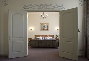 Ropa de cama hipoalergénica y minibar