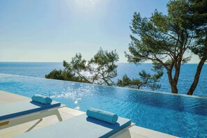 Indoor pool, seasonal outdoor pool, pool cabanas (surcharge) - Grand Hotel Brioni Pula A Radisson Collection Hotel (Pula)