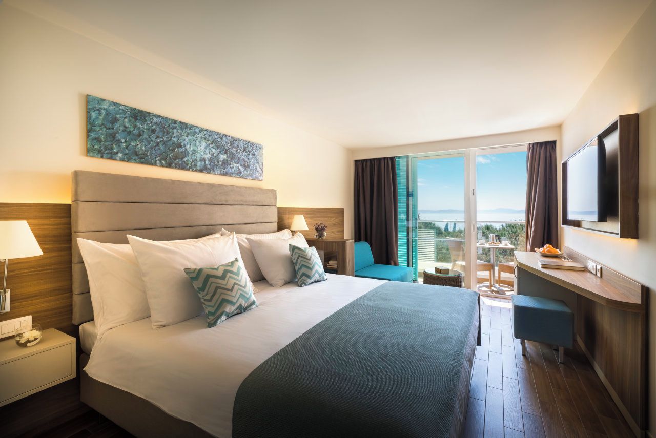 1 bedroom, cribs (surcharge)