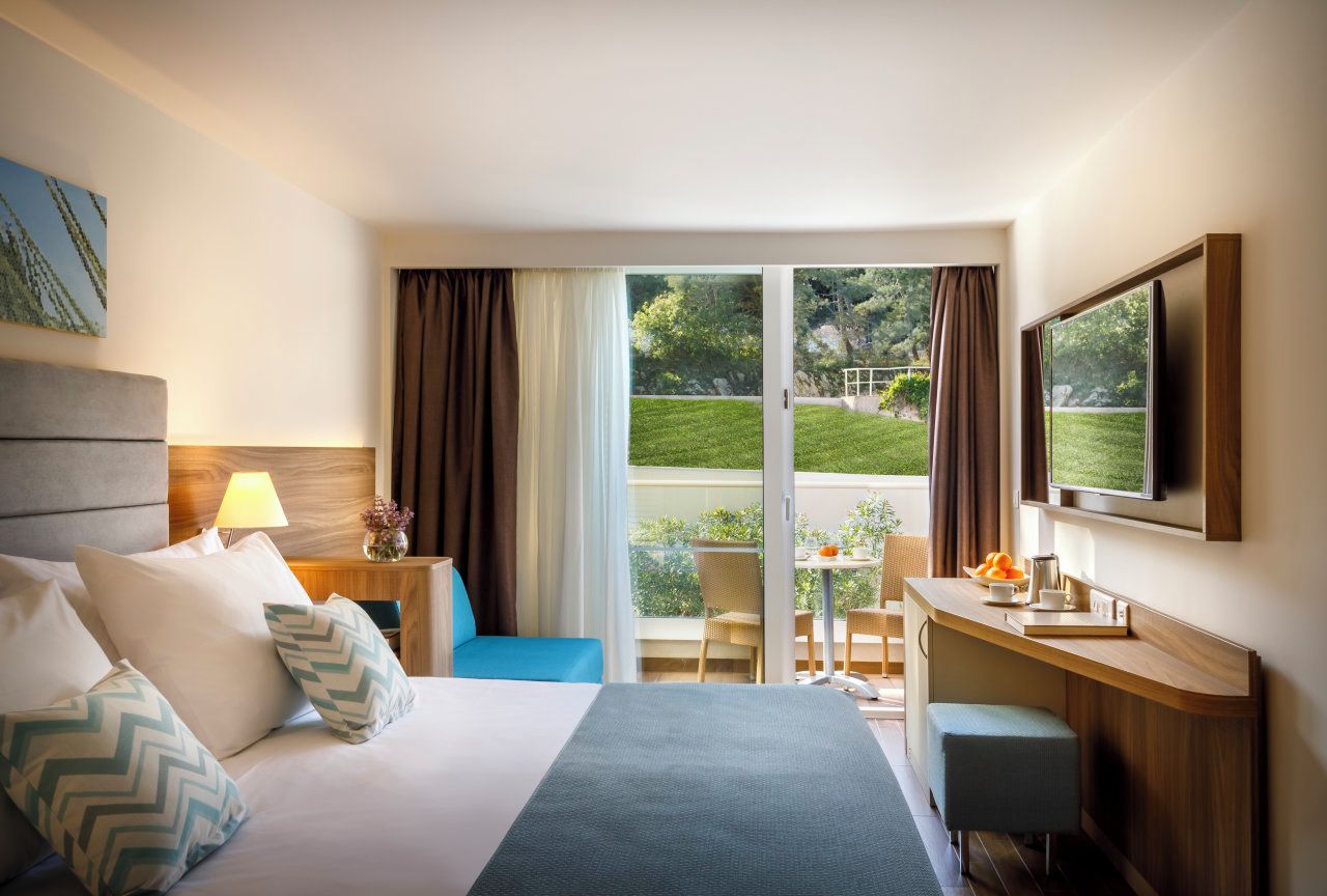 1 bedroom, cribs (surcharge)