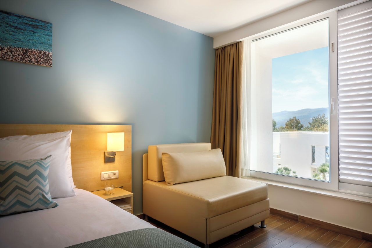 1 bedroom, cribs (surcharge)