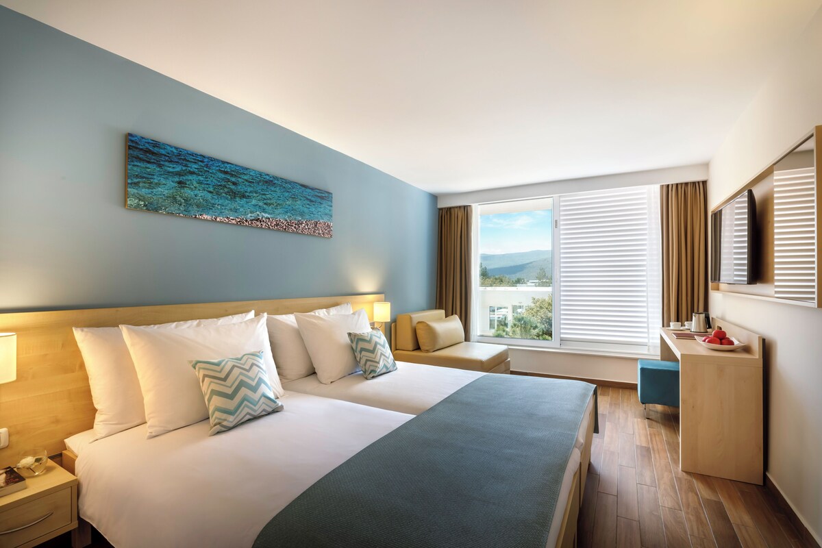 1 bedroom, cribs (surcharge)