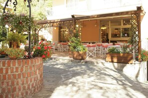 Udsigt til gårdsplads