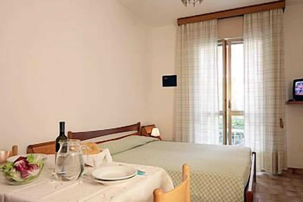 premium bedding, in-room safe, desk, soundproofing