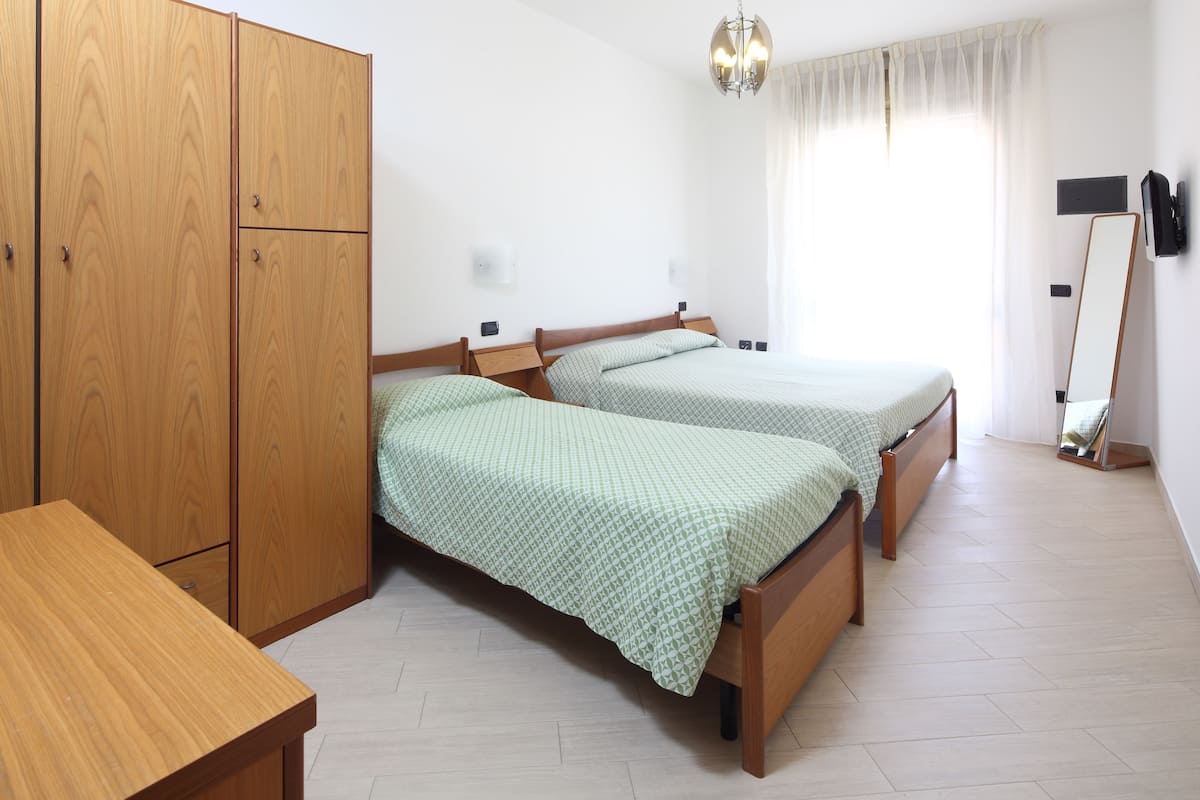 Premium bedding, in-room safe, desk, soundproofing