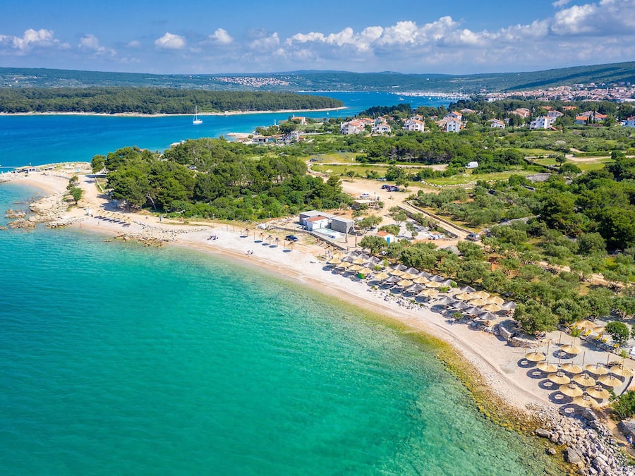 Private beach nearby, free beach shuttle, free beach cabanas