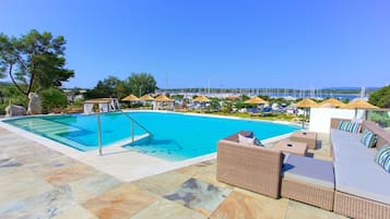 Piscina stagionale all'aperto, cabine incluse nel prezzo