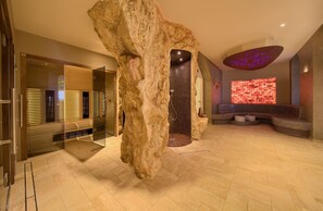 Sauna, tina de hidromasaje, baño de vapor y tratamientos corporales 