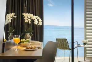 Superior Double Room, Balcony, Sea View | 1 bedroom, in-room safe, desk, laptop workspace