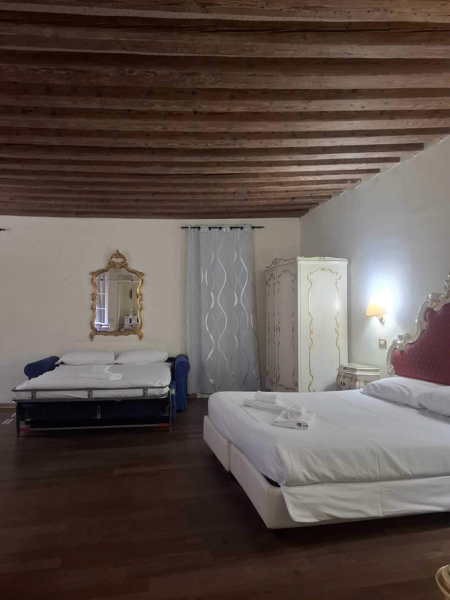 Appartement Familial | Coffres-forts dans les chambres, bureau, Wi-Fi gratuit, draps fournis