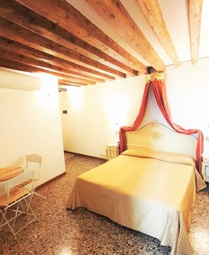 Classic Double Room - Locanda Barbarigo (Venice)