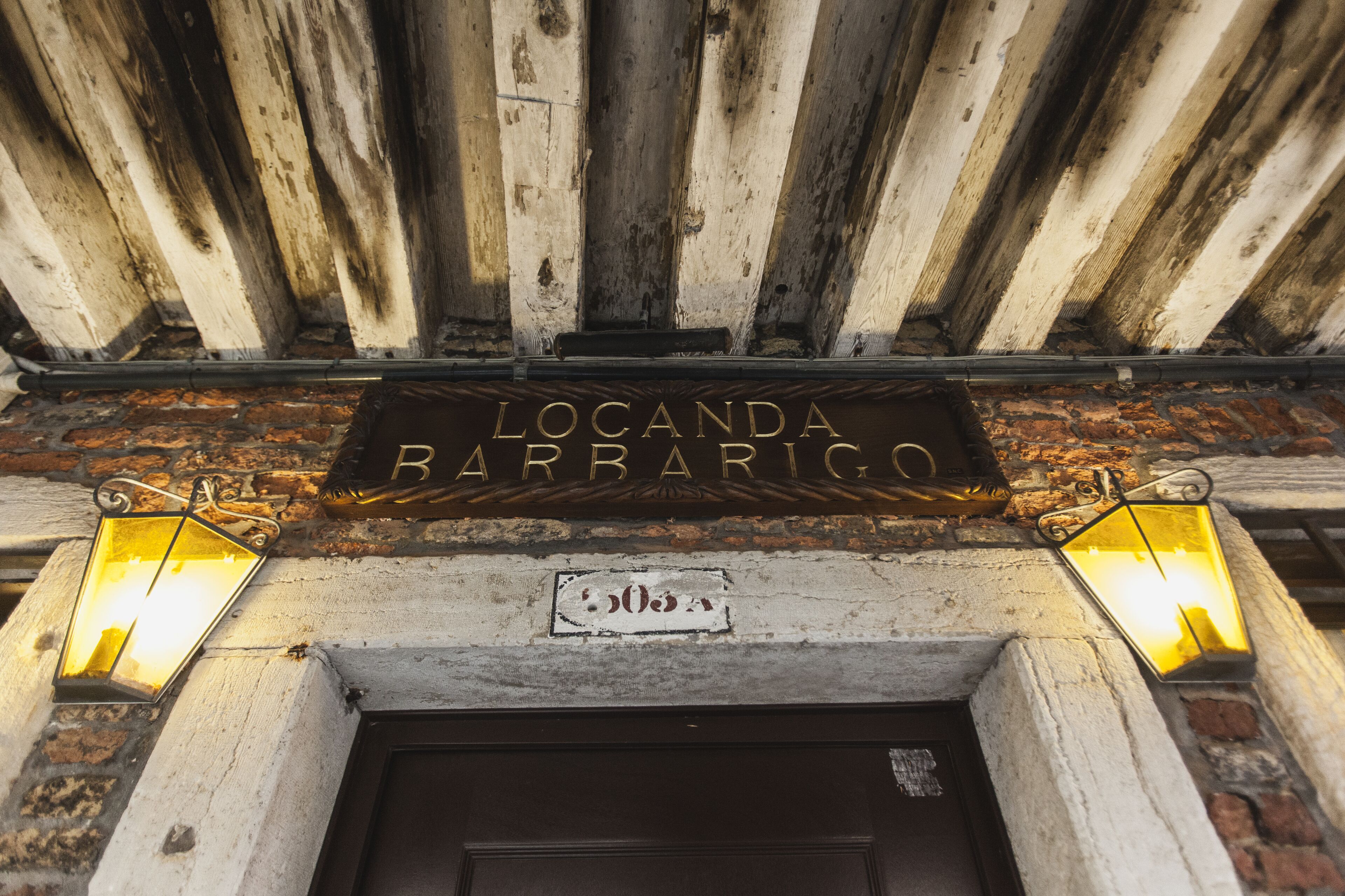 A sign above a door with the name "Locanda BARRARIGO".