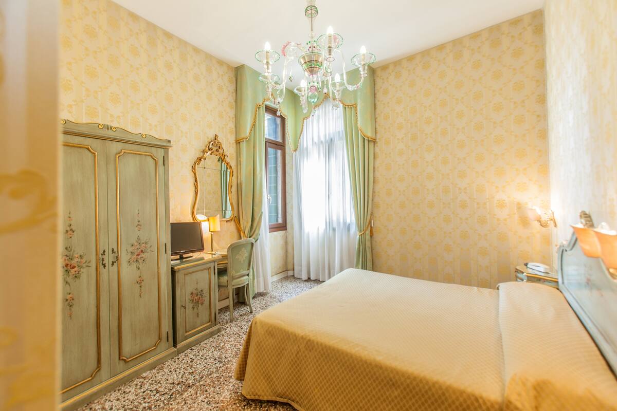 Double Room, Canal View | In-room safe, desk, free WiFi, bed sheets