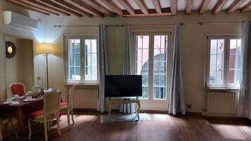 Appartement Familial | Coffres-forts dans les chambres, bureau, Wi-Fi gratuit, draps fournis