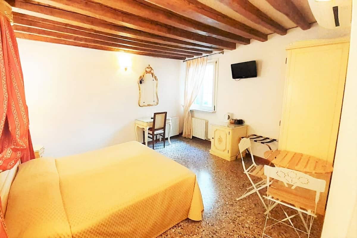 1 bedroom, in-room safe, desk, soundproofing