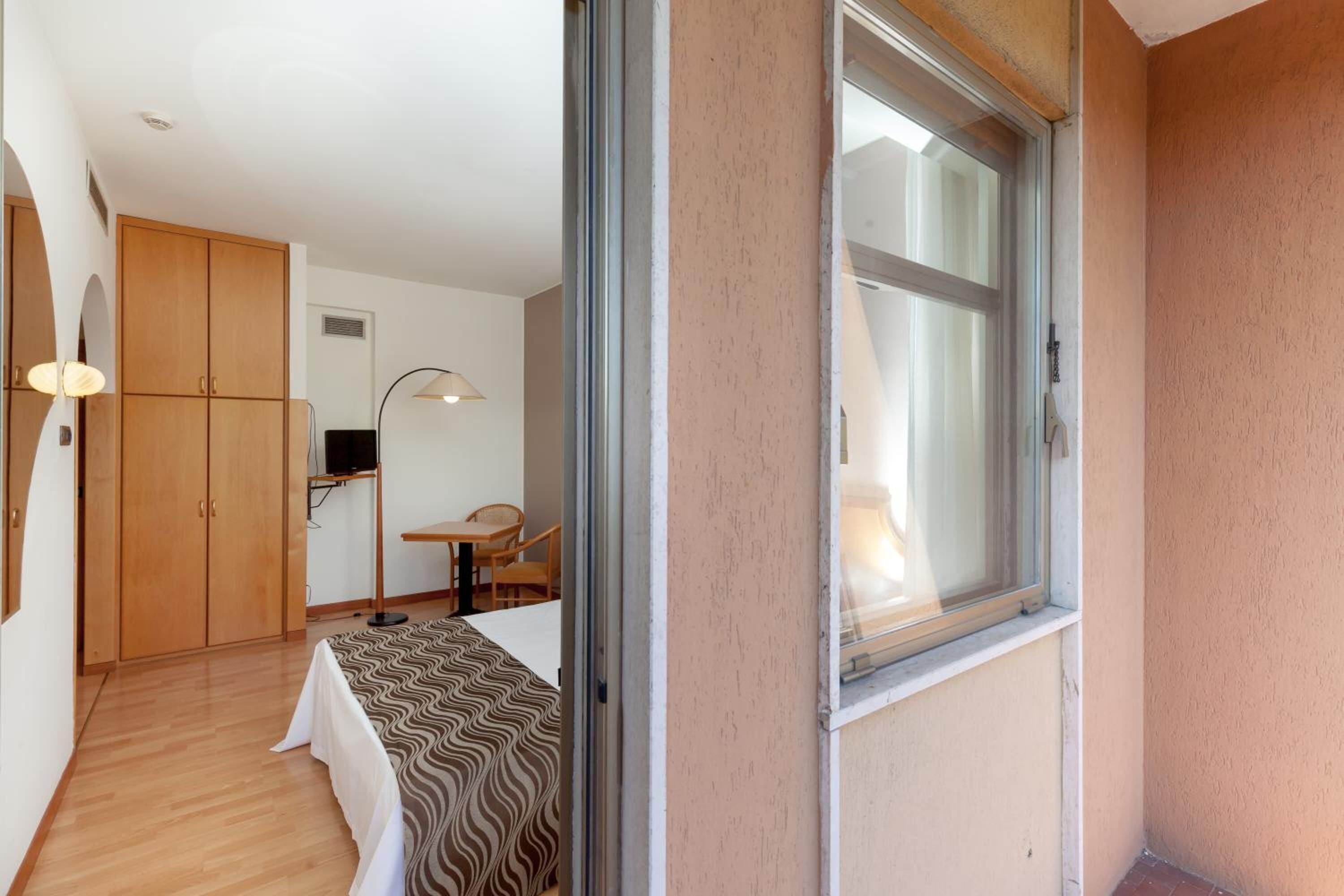 minibar, in-room safe, desk, blackout curtains