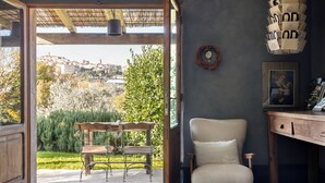 Junior suite, 1 kingsize bed | Italiaanse Frette-lakens, luxe beddengoed, donsdekens, een minibar