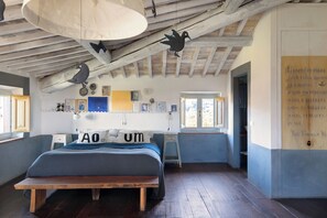 Exclusive-sviitti, 1 suuri parisänky, näköala viinitilalle | Italialaiset Frette-lakanat, ylelliset vuodevaatteet, untuvapeitot