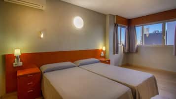 Ático estándar | 1 dormitorio, cortinas opacas, cunas (de pago) y wifi gratis