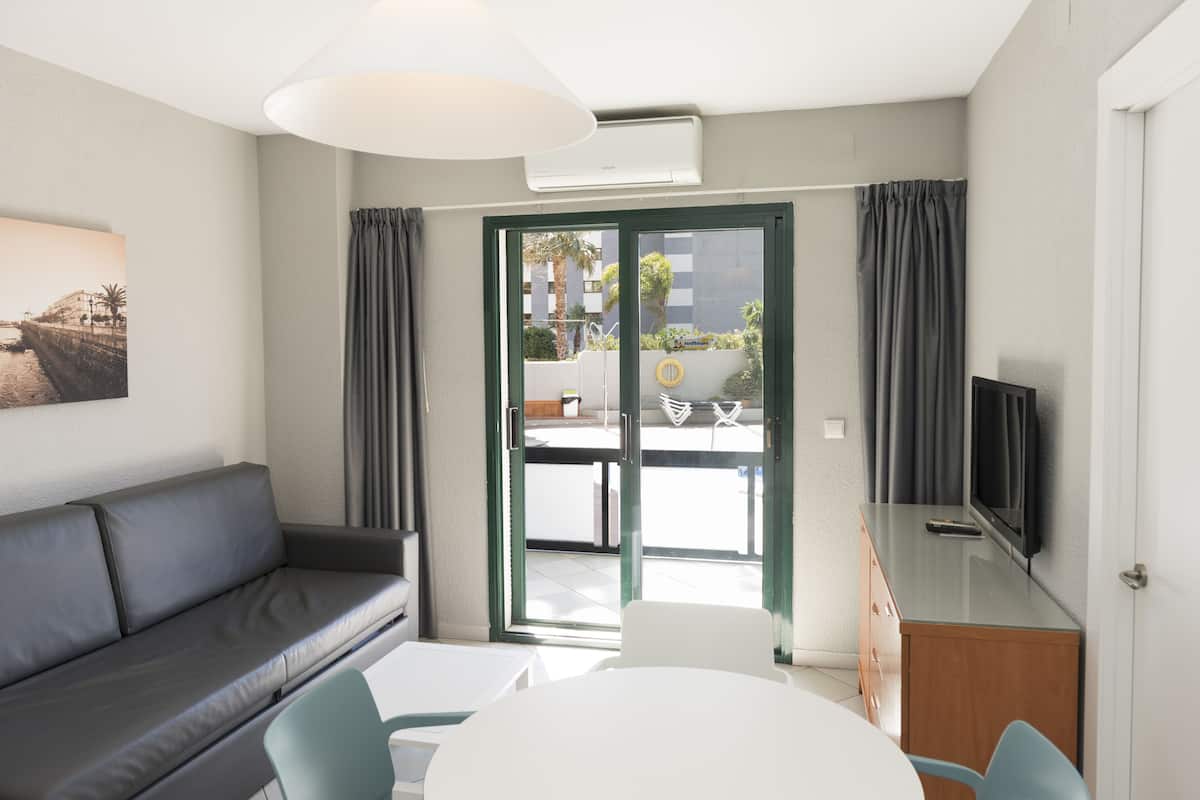 Standard Studio | Living area | Flat-screen TV, books