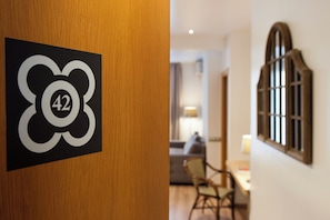 A wooden door with a black sign featuring a white number '42'. - MH Apartments S. Familia (Barcelona)