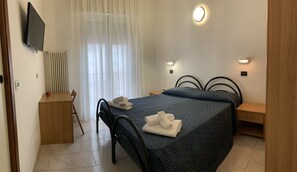 Zimmersafe, Schreibtisch, Babybetten, Zustellbetten