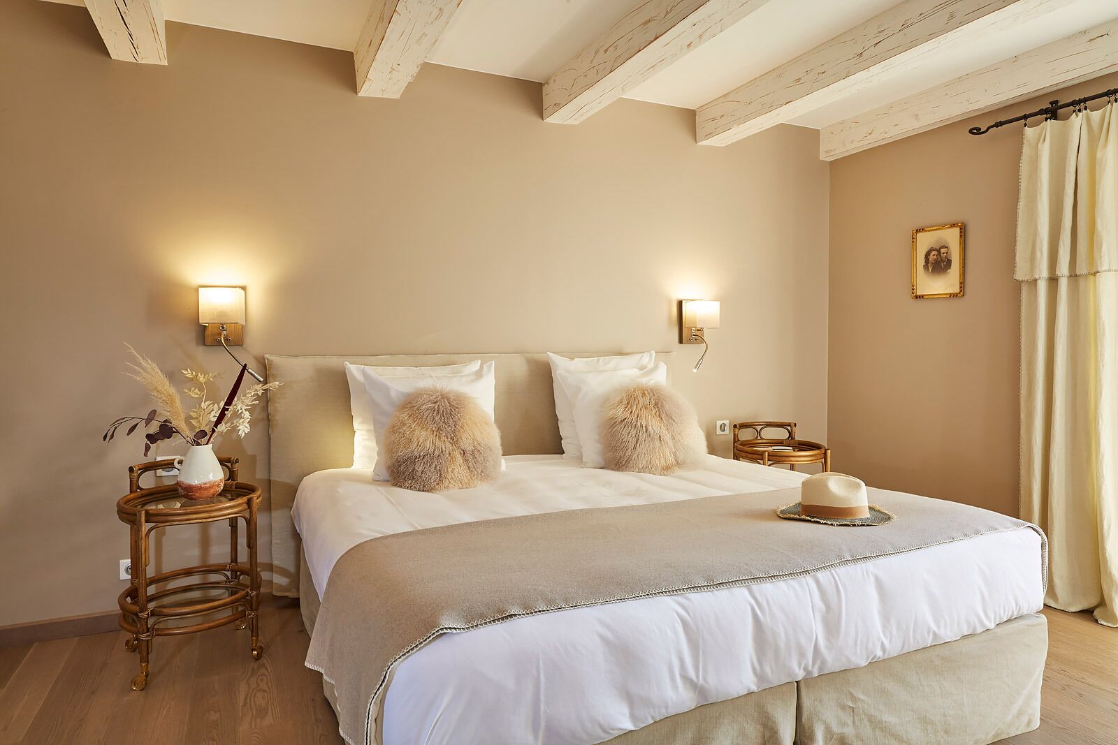 double room (elegance) | 1 bedroom, minibar, in-room safe, individually decorated