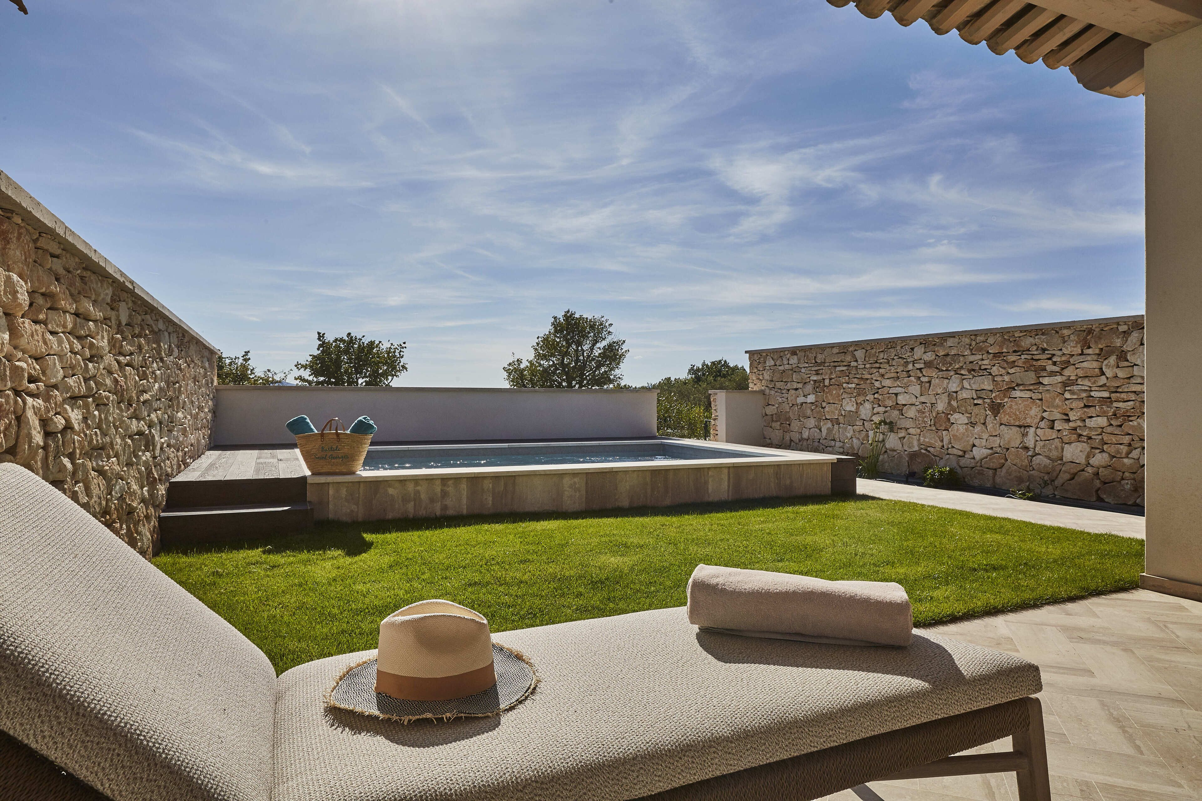 尊爵雙人房 | 迷你吧、客房內保險箱、獨特裝潢、隔音