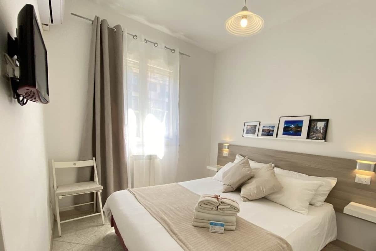 Double Room, 1 Bedroom | Desk, soundproofing, free WiFi