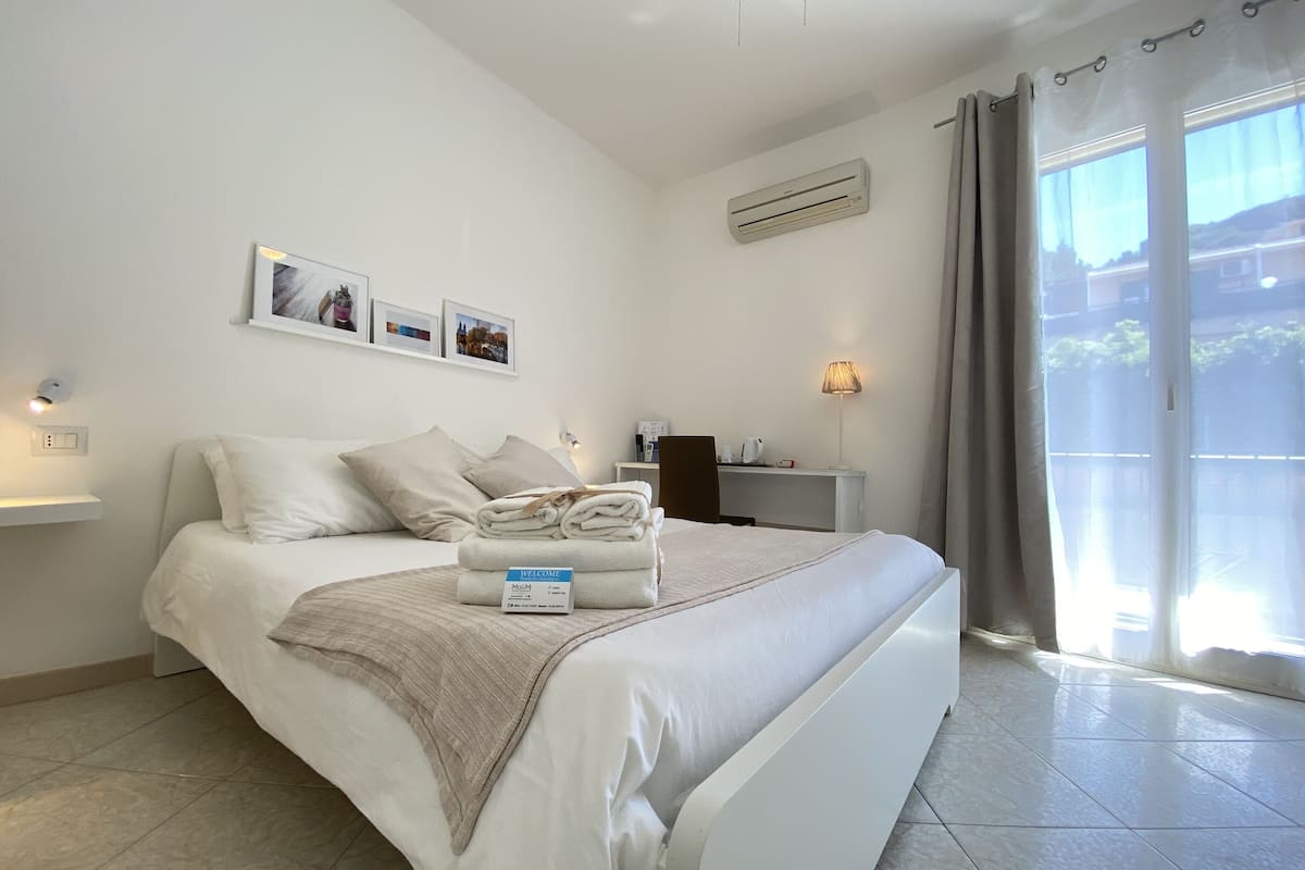 Double Room, Balcony, Mountain View | Desk, soundproofing, free WiFi