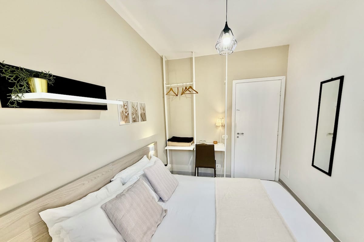 Double Room (small with private external bathroom) | Desk, soundproofing, free WiFi