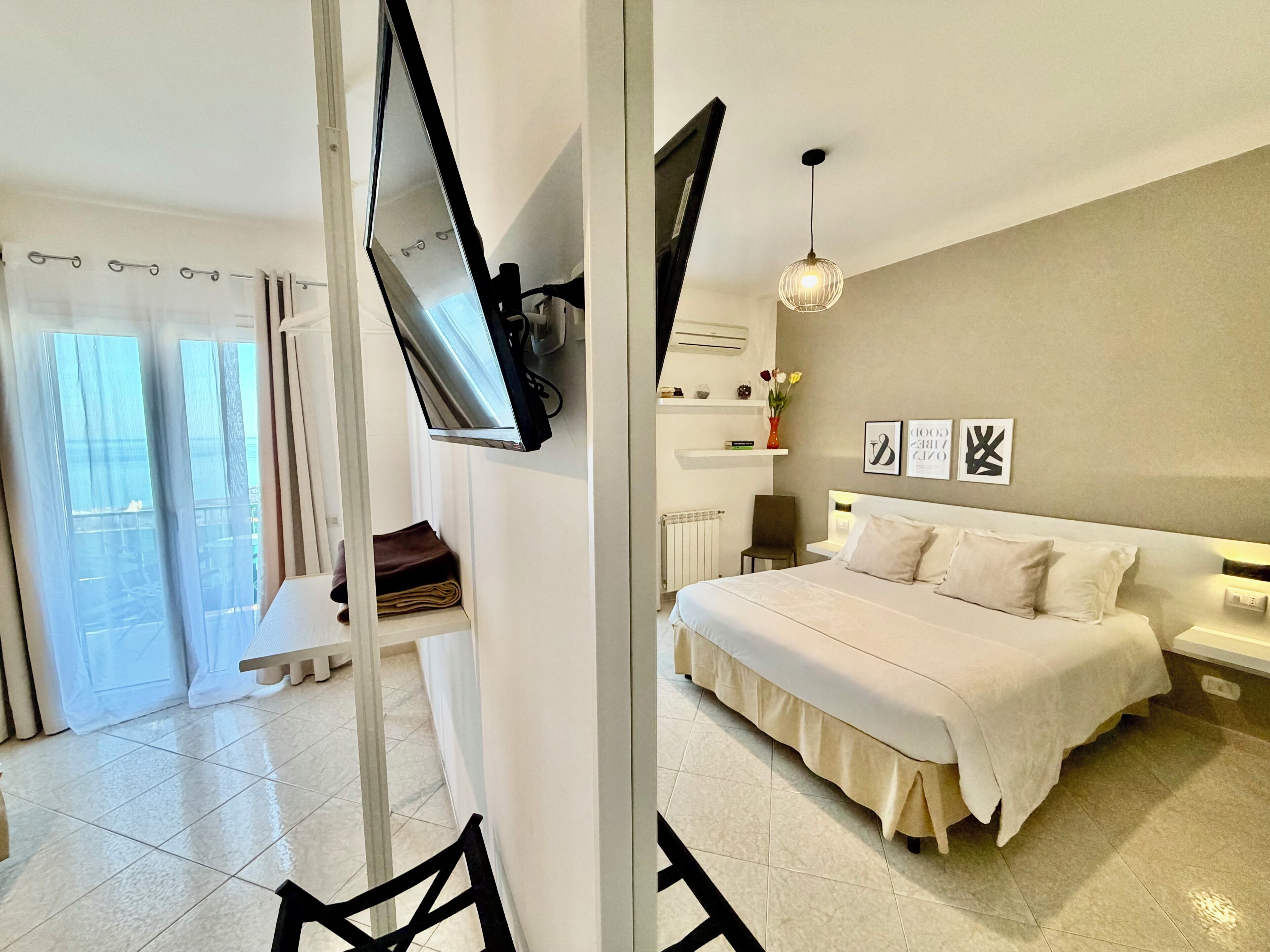 Double Room (with private external bathroom) | Desk, soundproofing, free WiFi