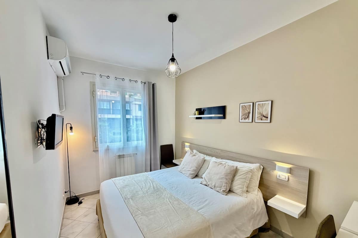 Chambre Double (small with private external bathroom) | Bureau, chambres insonorisées, Wi-Fi gratuit