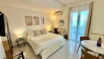Triple Room, Balcony, Sea View | Desk, soundproofing, free WiFi