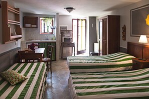 Studio avec 1 lit double et 1 lit simple A3 | Coffres-forts dans les chambres, draps fournis