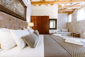 Superior Room | Tabla de planchar con plancha, wifi gratis y ropa de cama 