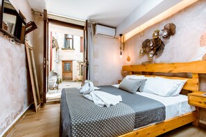 Tabla de planchar con plancha, wifi gratis y ropa de cama 