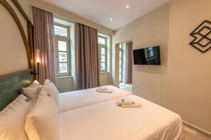 Suites | Caja de seguridad en la habitación, escritorio y insonorización