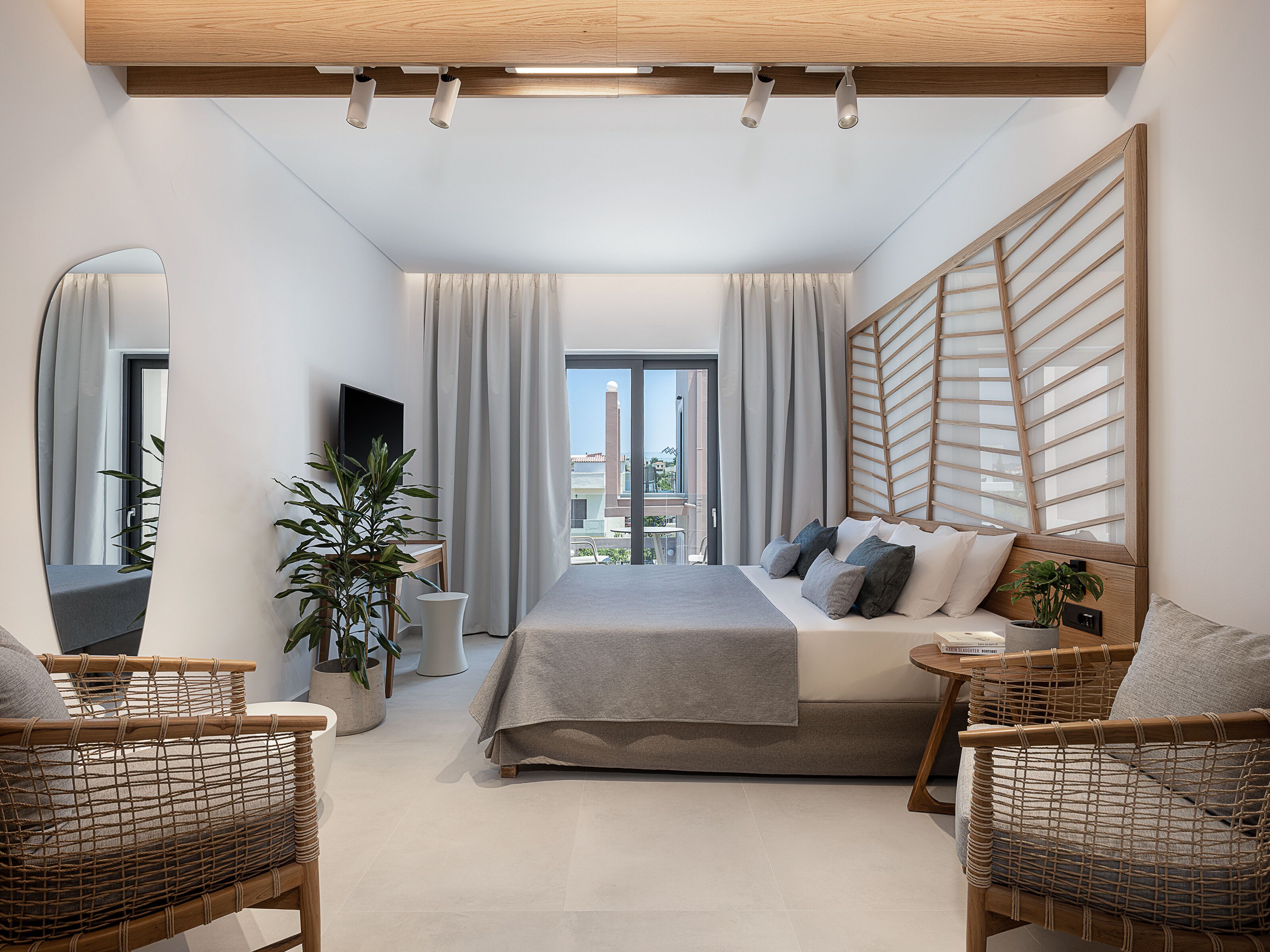 Deluxe Double or Twin Room, 1 Bedroom, Hot Tub, Pool View | 1 bedroom, pillow-top beds, in-room safe, soundproofing