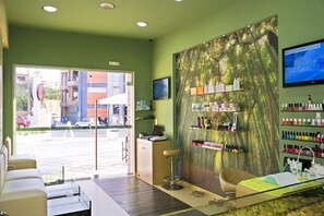 Body treatments, aromatherapy, facials, massage/treatment rooms