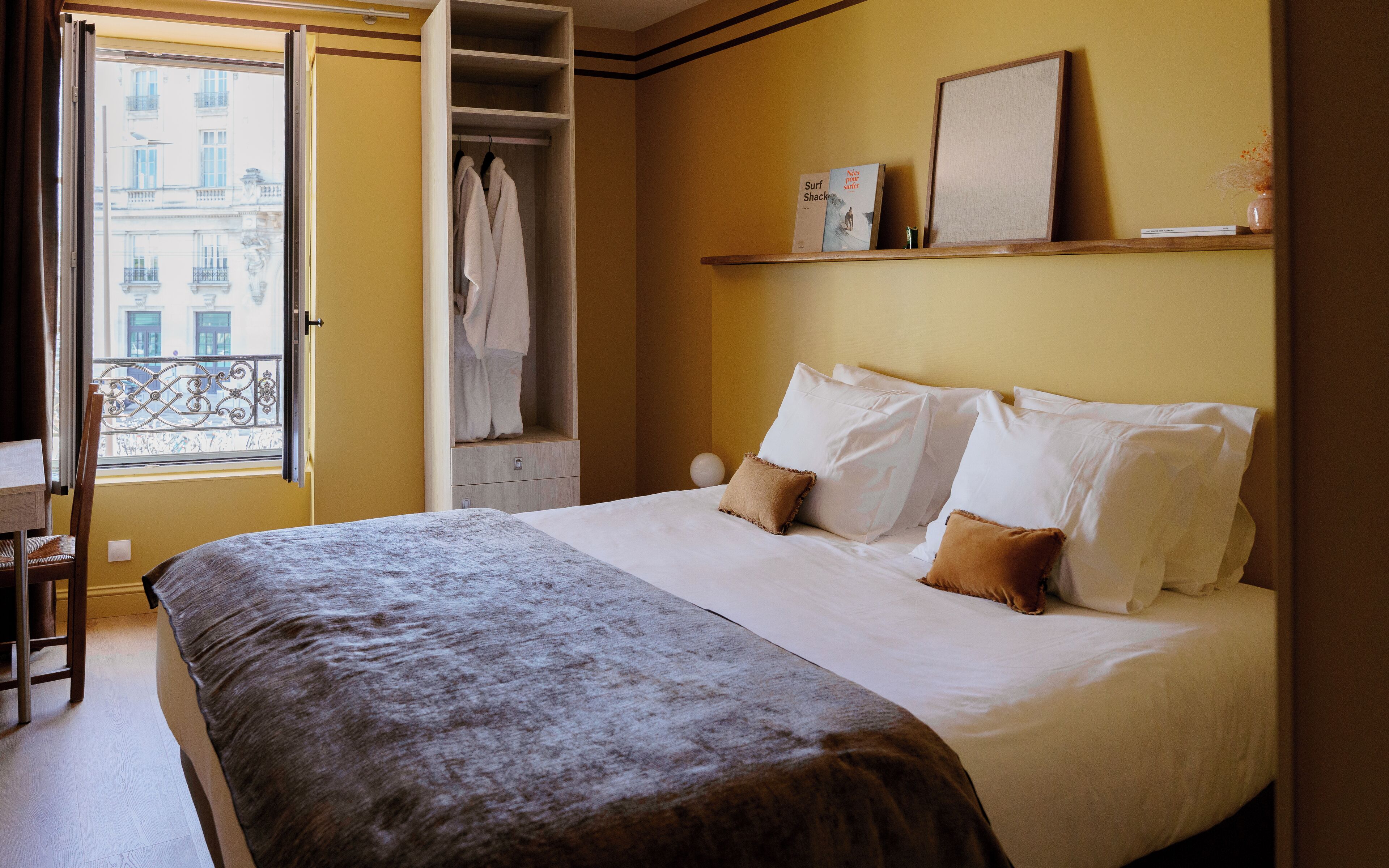 Standaard kamer, uitzicht op stad | Luxe beddengoed, individueel gedecoreerd, individueel gemeubileerd