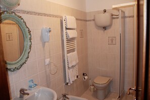 Superior Double Room, Private Bathroom (External) | Bathroom | Hair dryer, towels - Palazzo Masi (Siena)