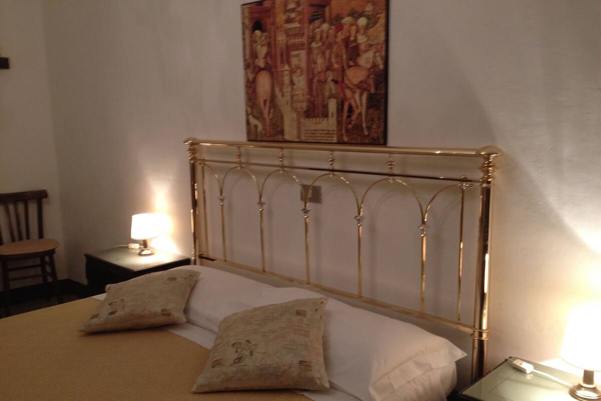 Standard Double Room, Shared Bathroom | Egyptian cotton sheets, premium bedding, desk, soundproofing